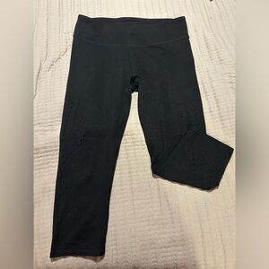 ❤️ Fabletics Crop Legging with side cutouts